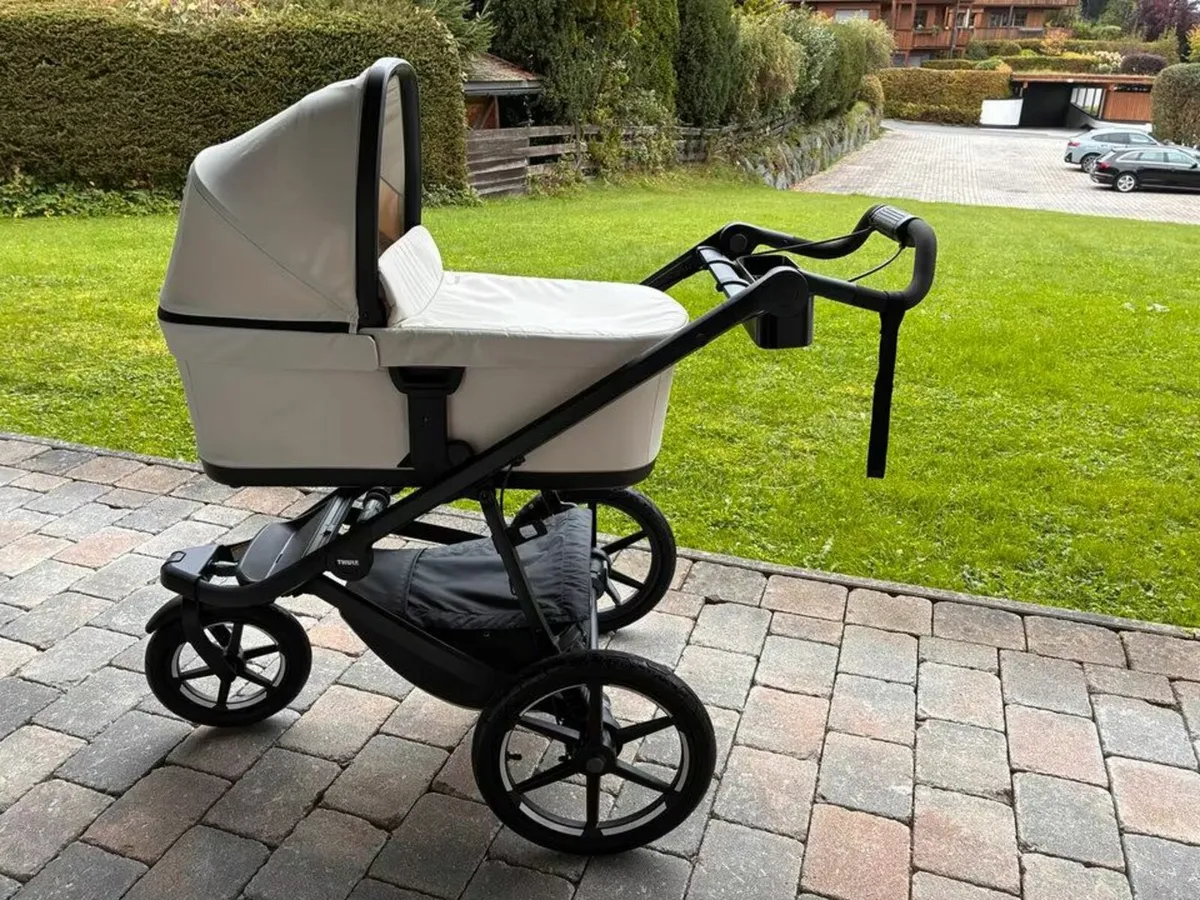 Thule Urban Glide 3 LIKE NEW Including All Acces - Image 4