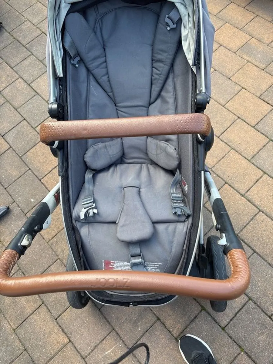 Joolz Geo2 Grey + Maxi Cosi Pebble Plus car seat - Image 3