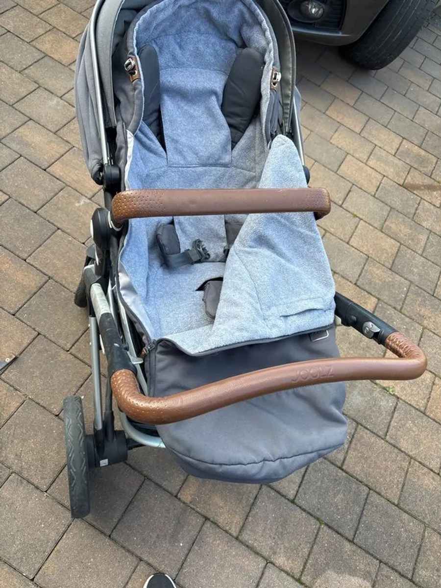 Joolz Geo2 Grey + Maxi Cosi Pebble Plus car seat - Image 4