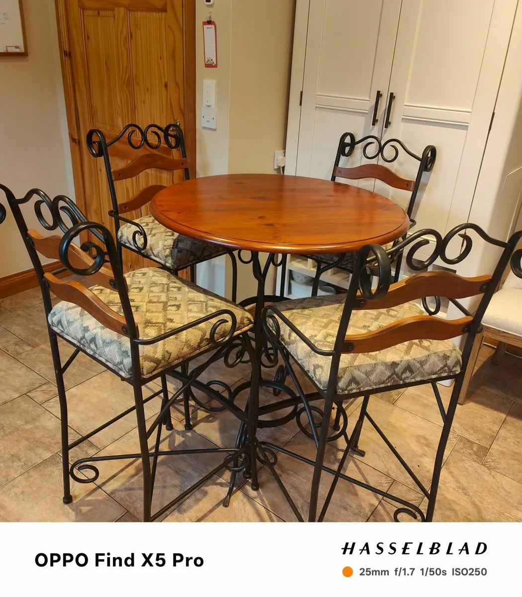 Breakfast table and chairs - Image 1