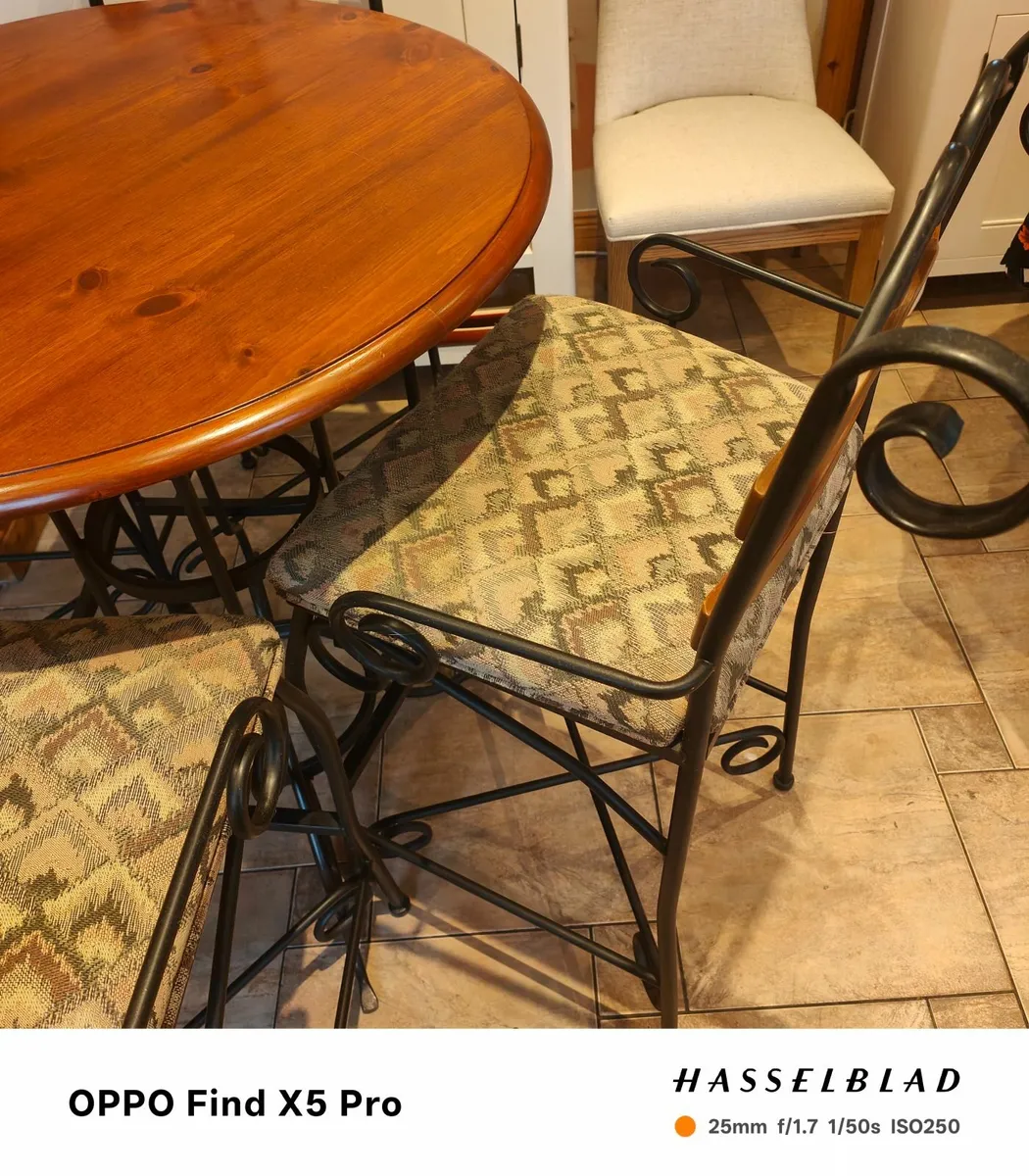 Breakfast table and chairs - Image 4