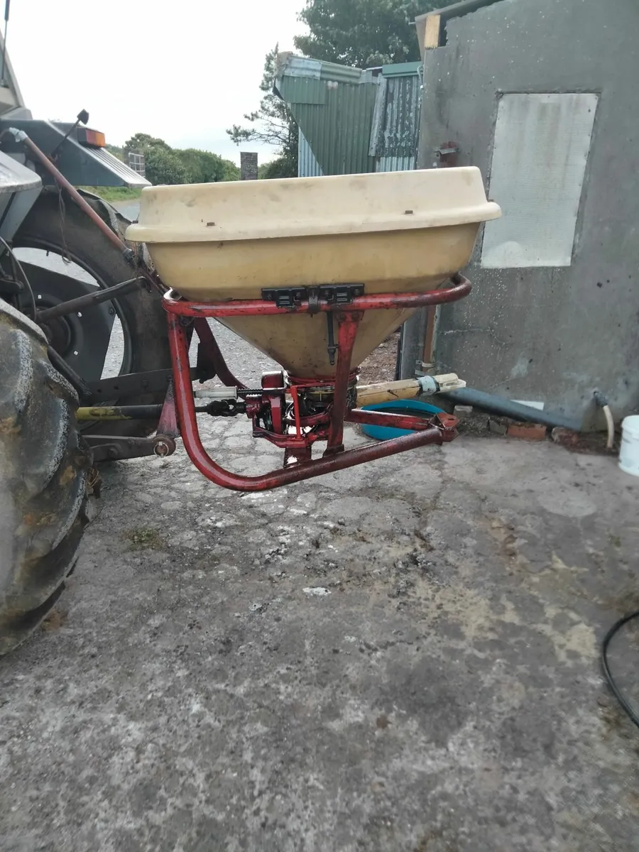 Vicon Fertilizer Spreader - Image 1