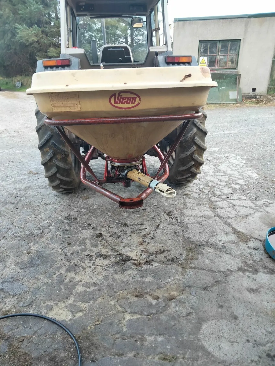 Vicon Fertilizer Spreader - Image 2