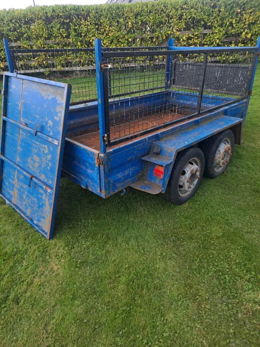 Trailer - Image 1