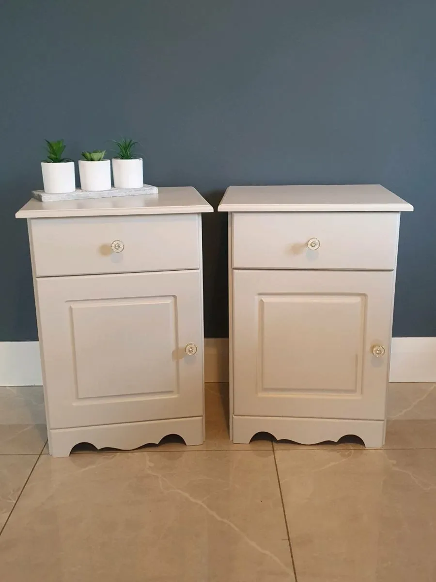 Pair of Bedside Lockers - Image 2