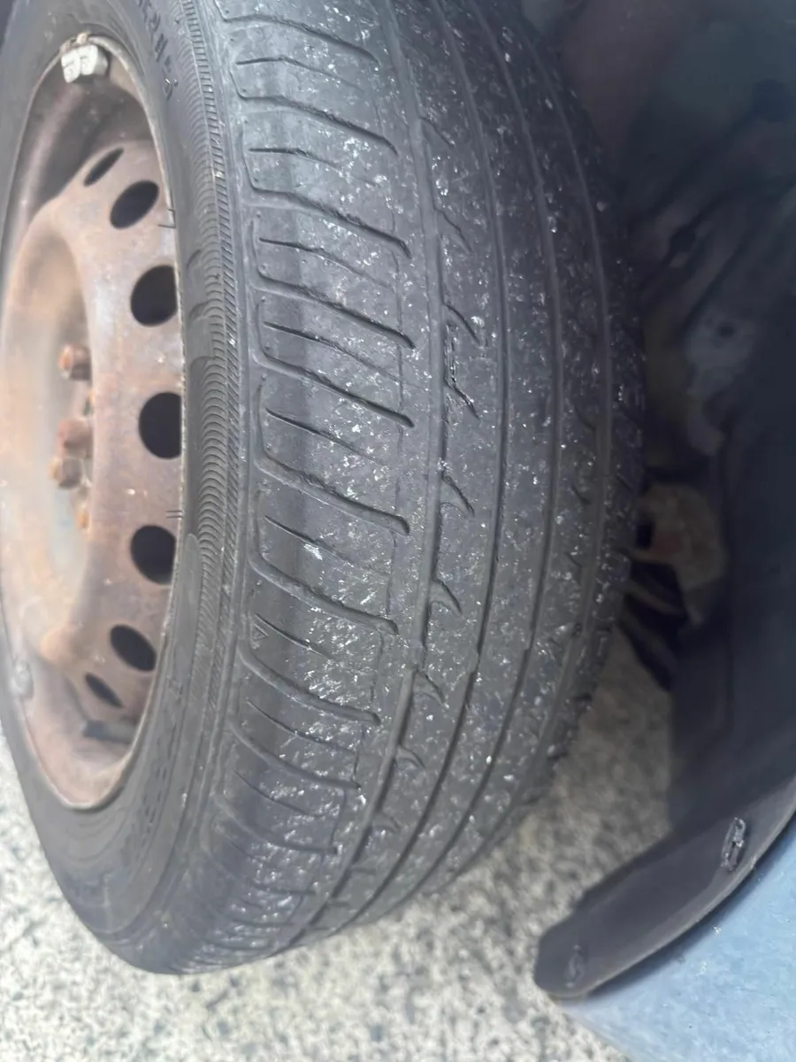 Toyota Yaris 2009 - Image 2
