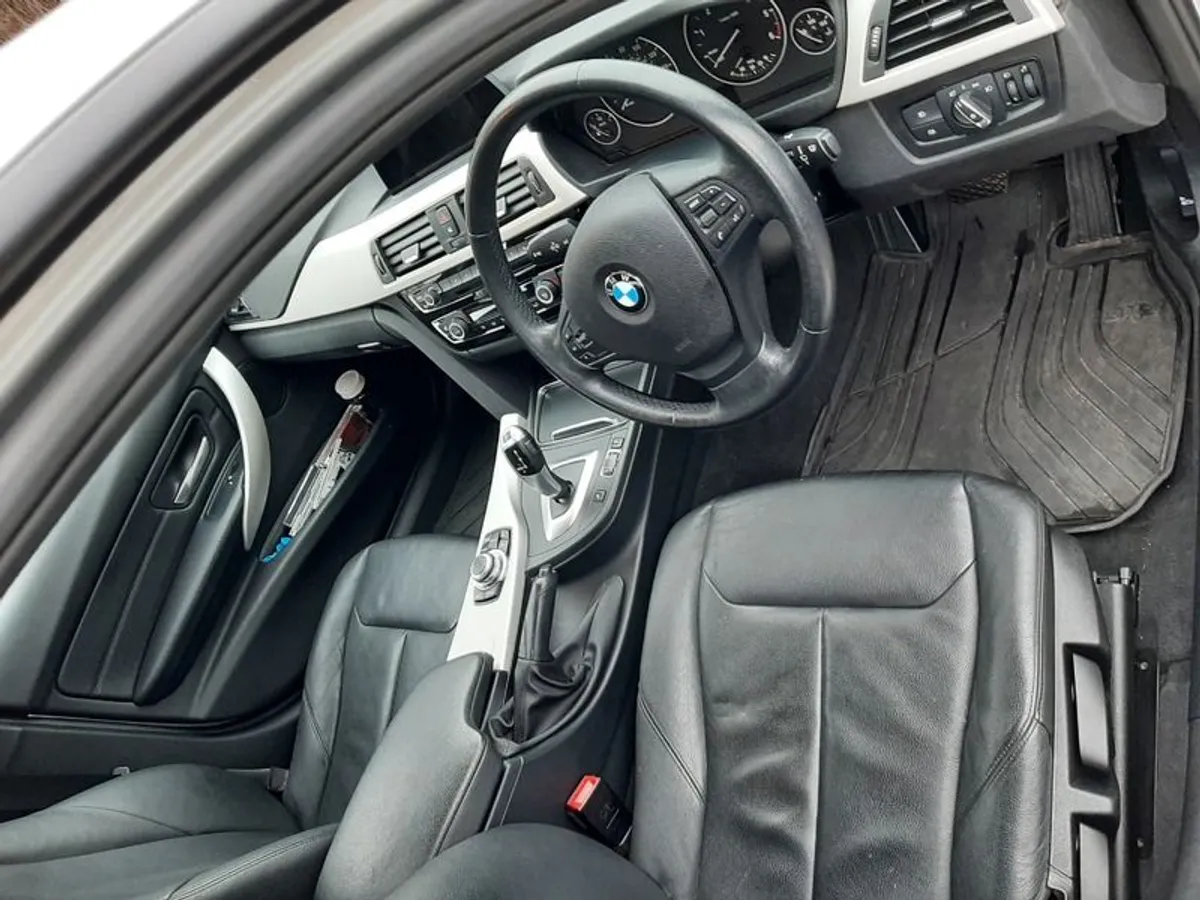 2017 BMW 3 Series - Image 4