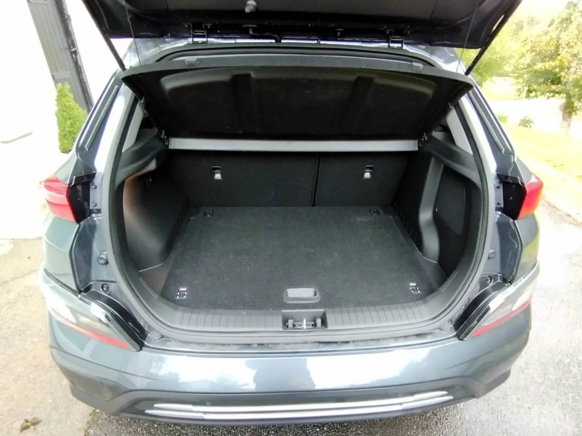 64kWh Hyundai KONA 2022 (Electric) - Image 2
