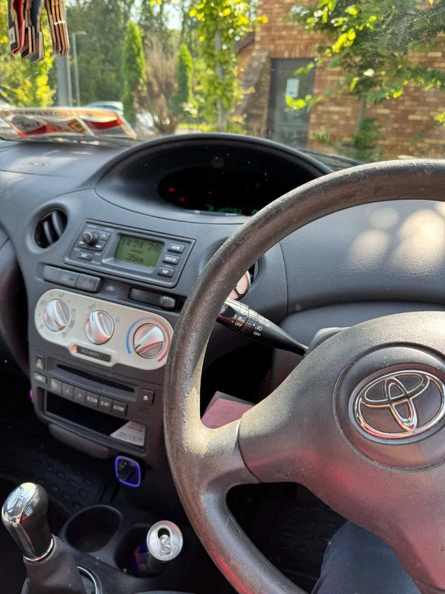 Toyota Yaris 2004 - Image 1
