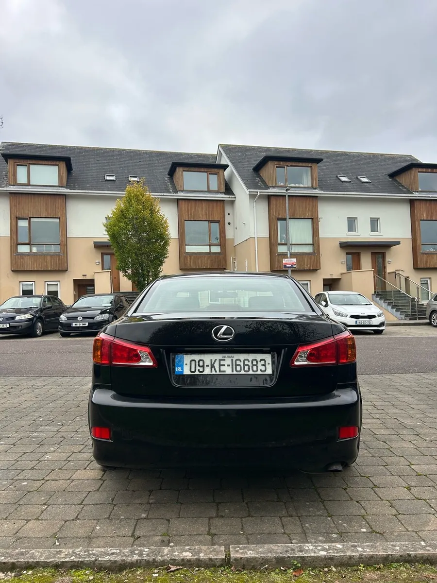 2009 Lexus 2.2L - Image 2