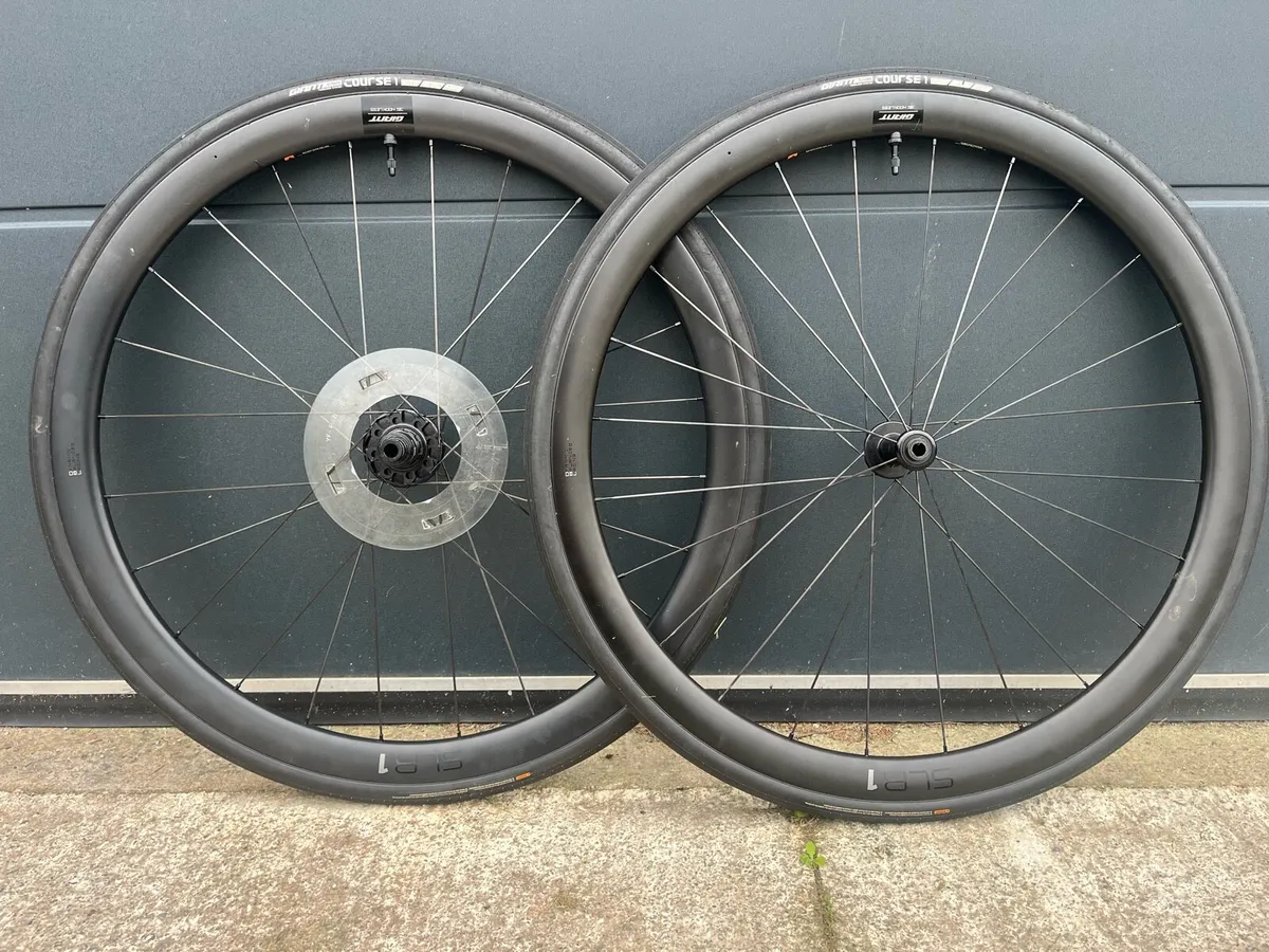 Carbon disc wheel set- Giant SLR1 - 35mm - Image 1