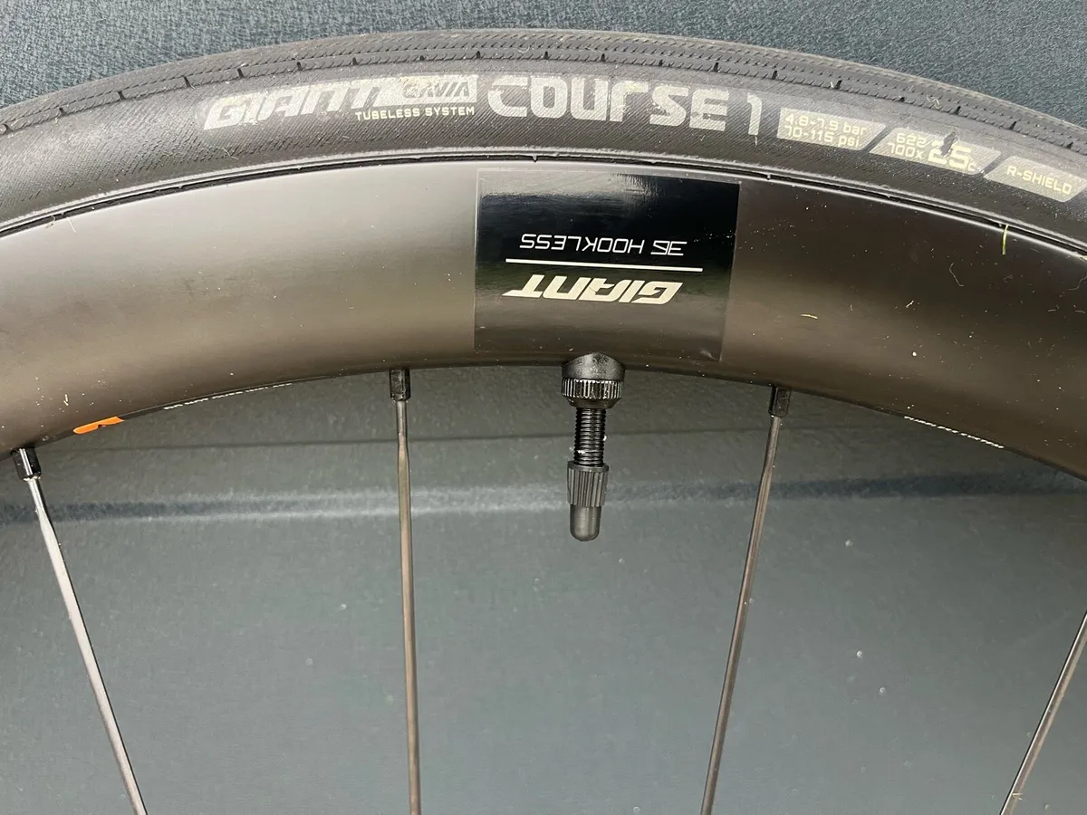 Carbon disc wheel set- Giant SLR1 - 35mm - Image 2