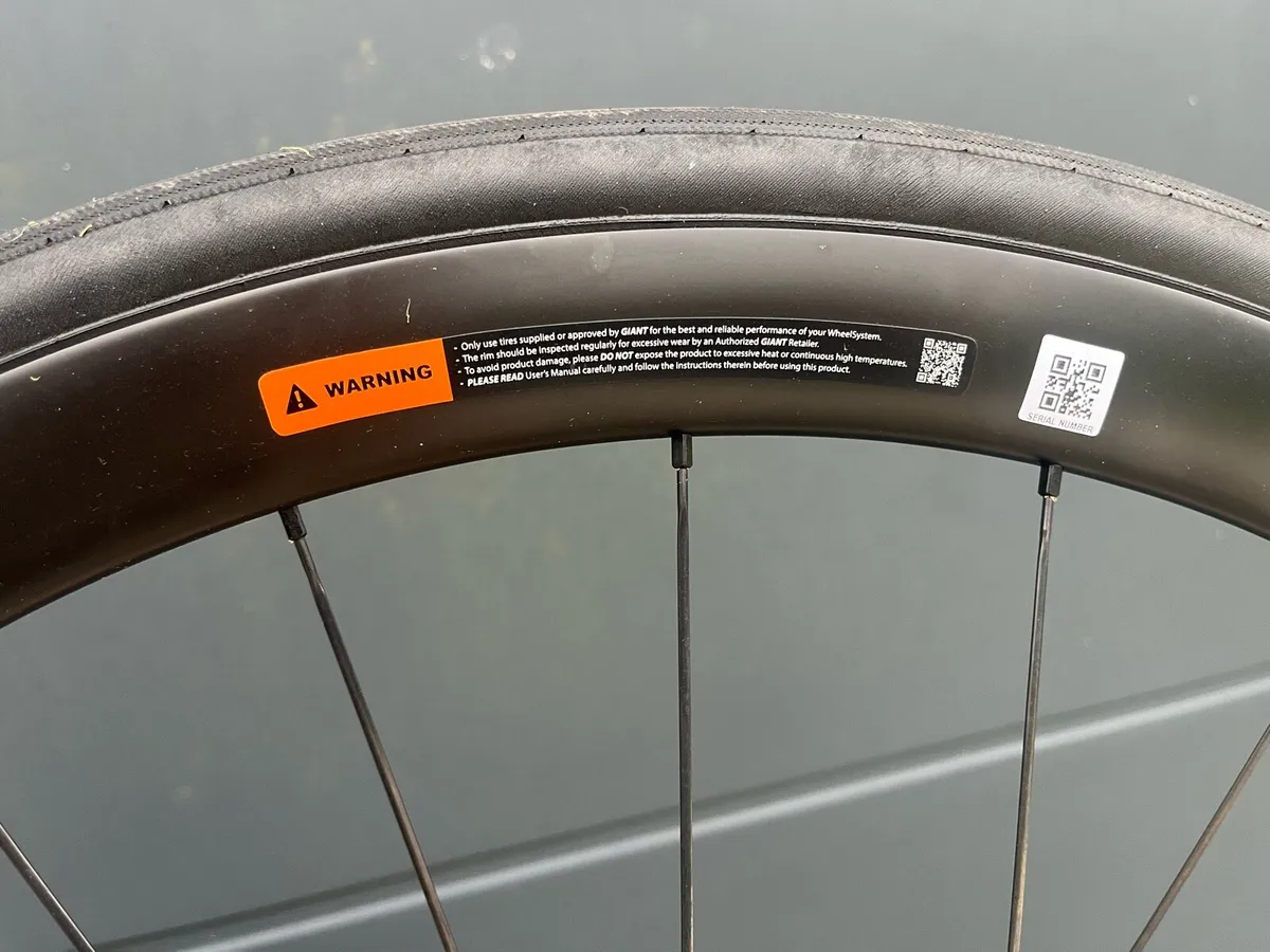 Carbon disc wheel set- Giant SLR1 - 35mm - Image 4