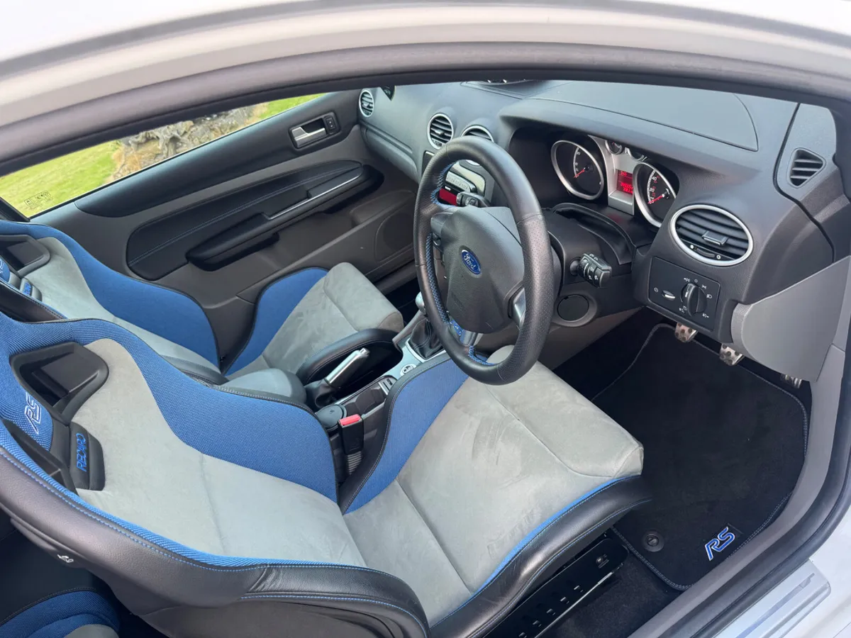 Ford Focus 2009 RS only 9k mls - Image 3