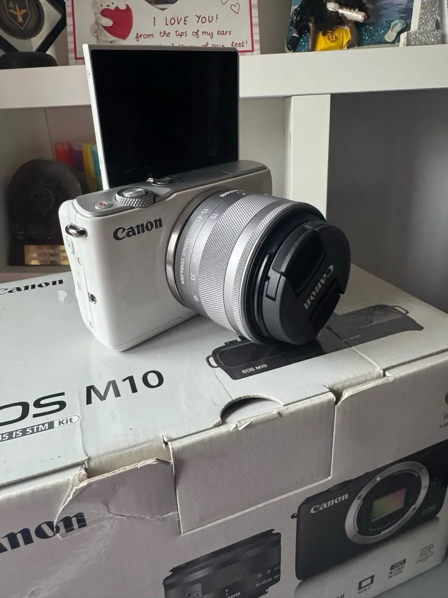 Canon EOS M10 - Image 2