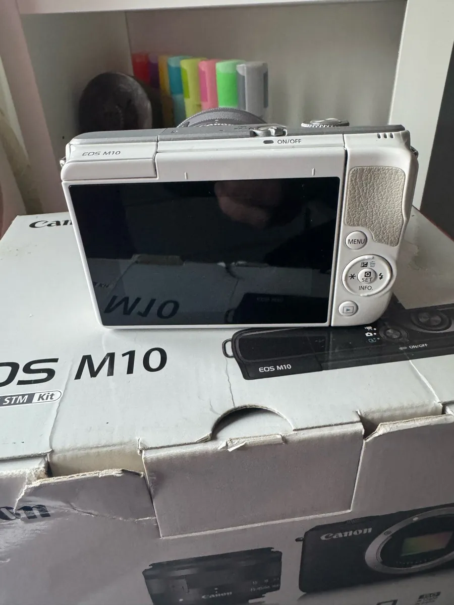 Canon EOS M10 - Image 4
