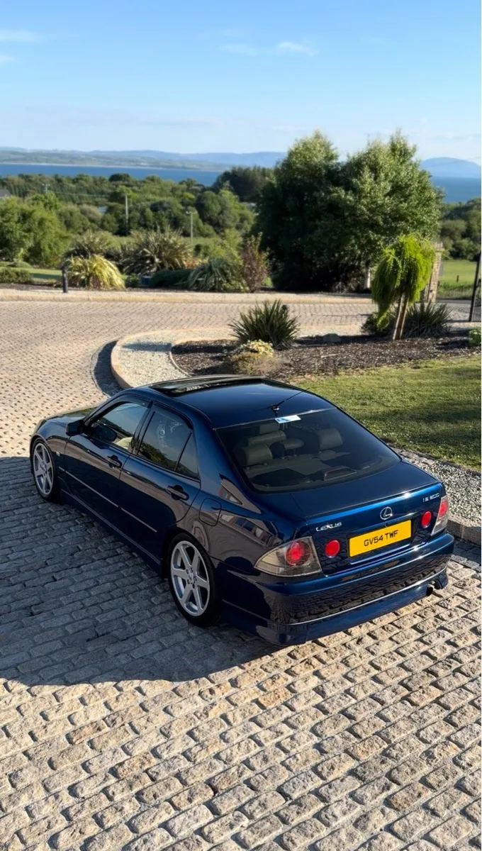 Lexus IS200 - Image 2