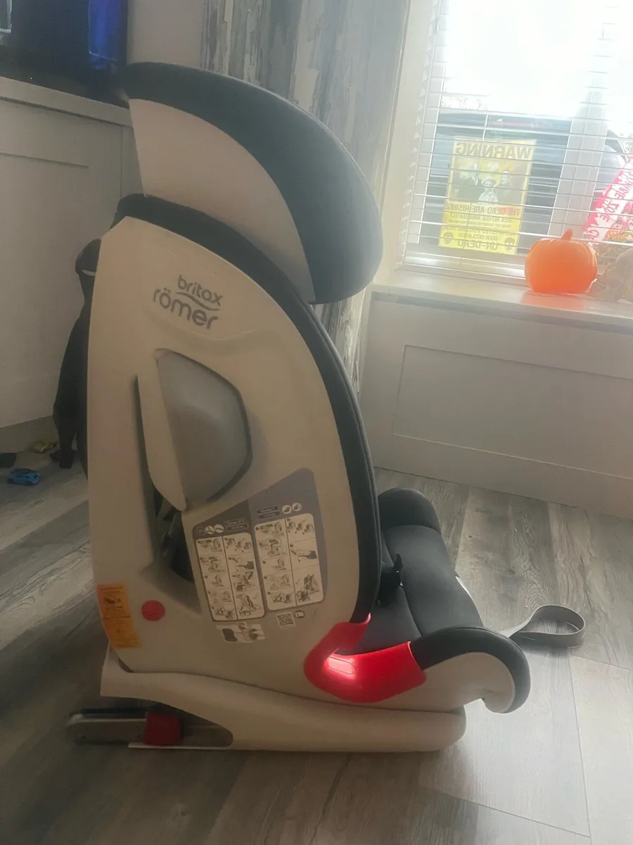 Car Seat - Image 2