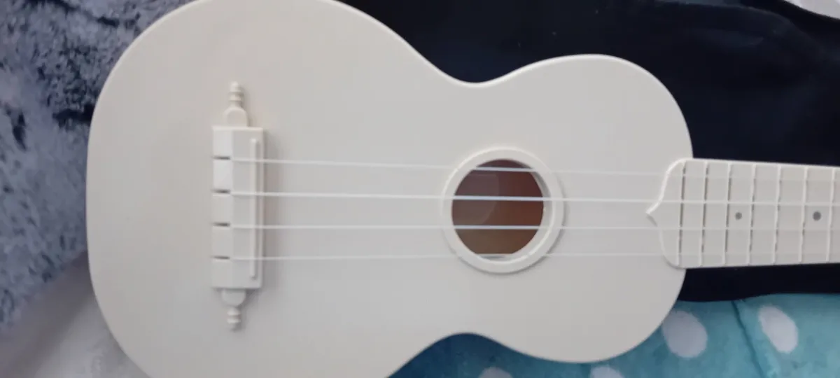 Ukulele - Image 2