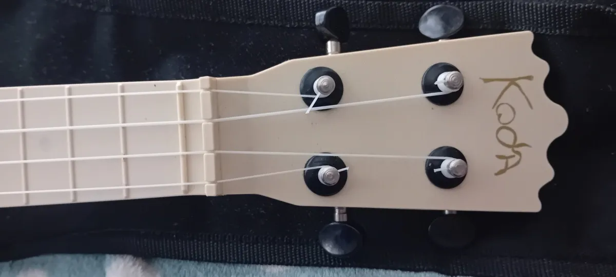 Ukulele - Image 3
