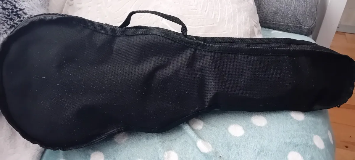 Ukulele - Image 4