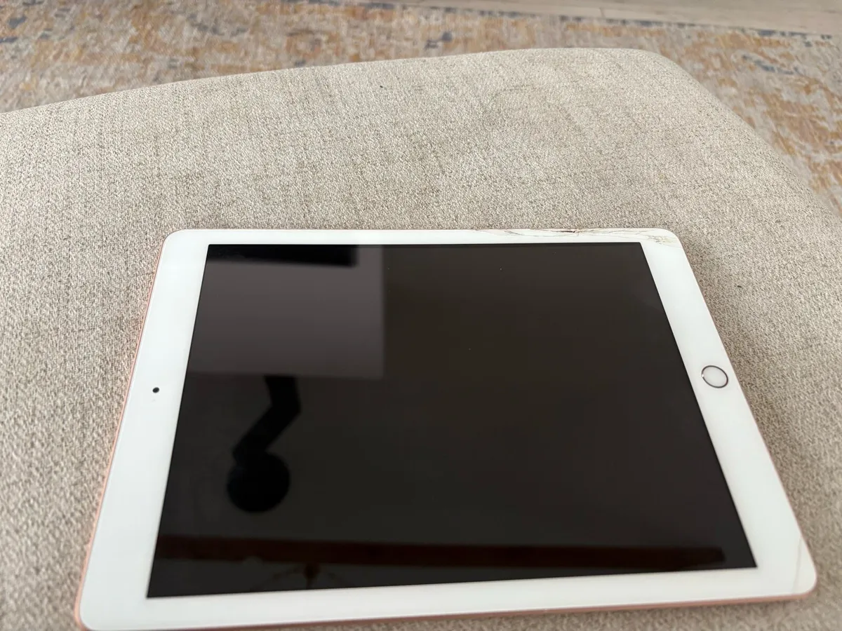 Apple iPad A1893 2018 11” - Image 1