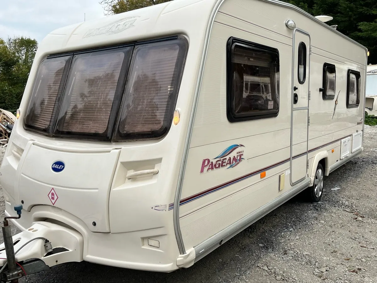 Bailey pageant series 5 caravan (NO OFFERS) - Image 1