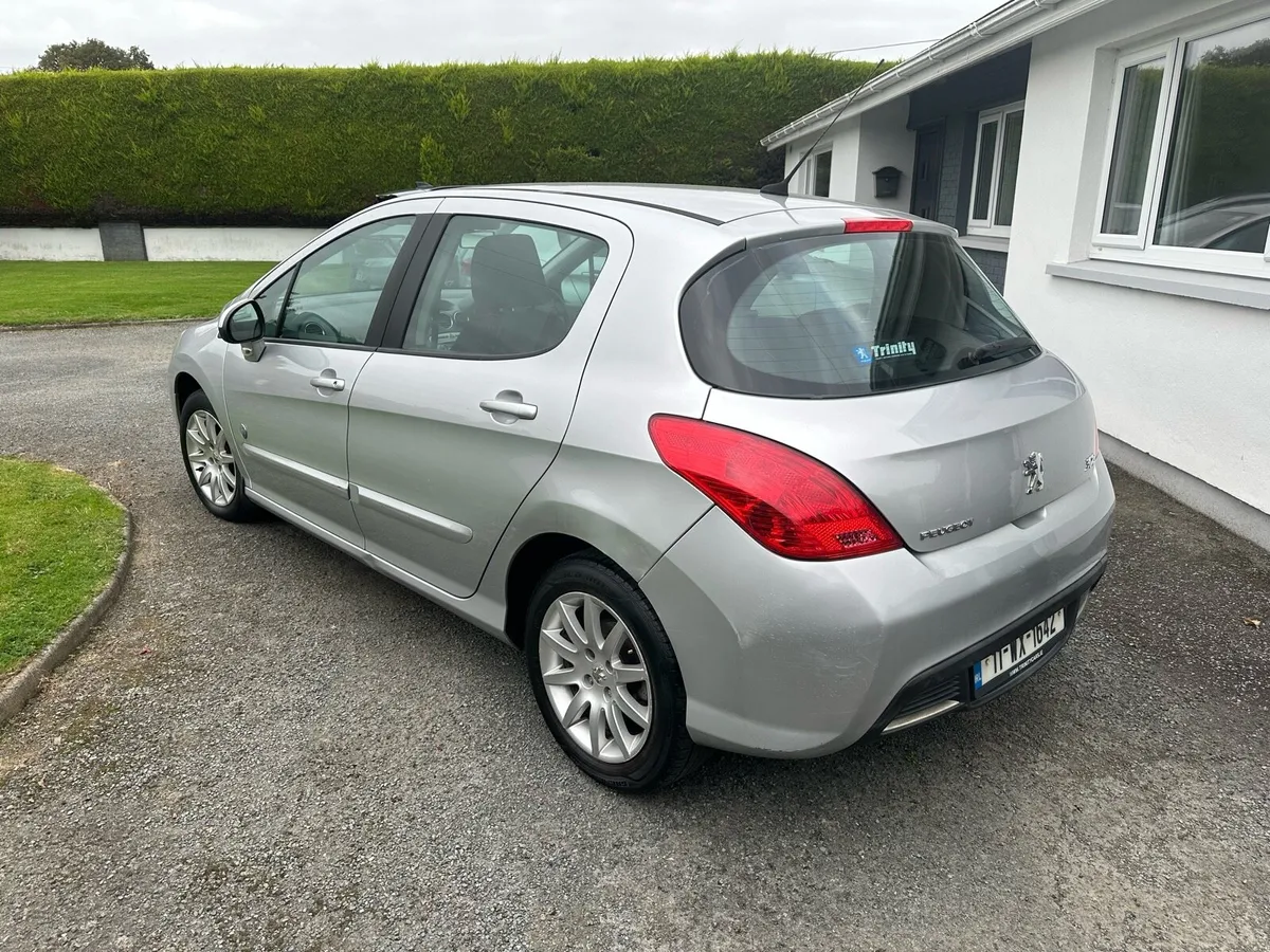 Car - Image 2