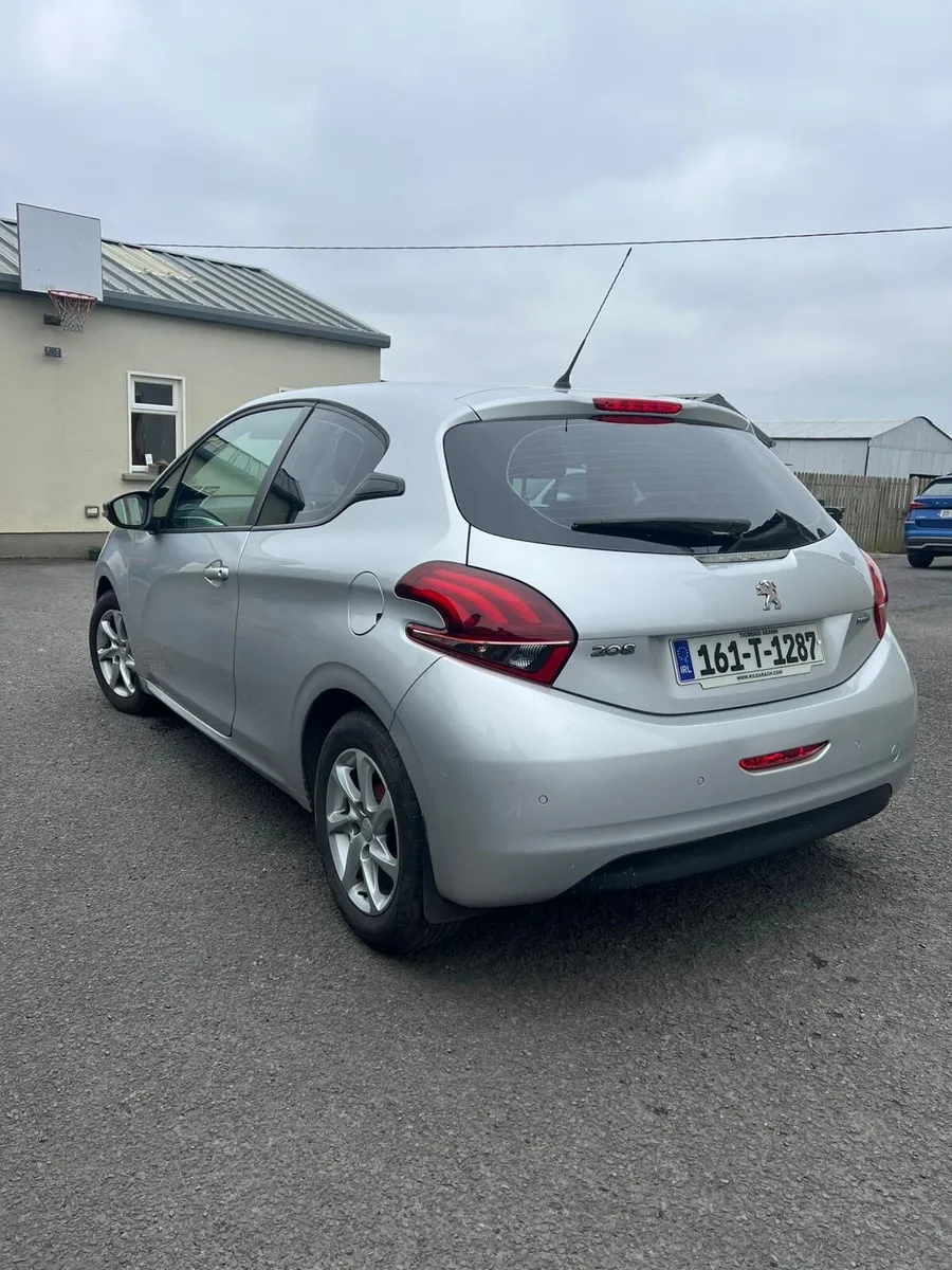 2016 1.6L Peugeot 208 - Image 3