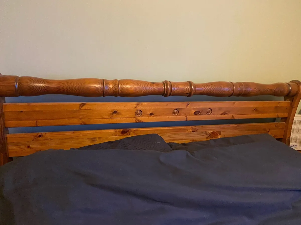 Sleigh Bed - Image 4