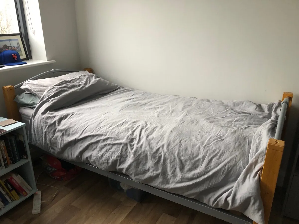 Single bed, mattress & topper - Image 2