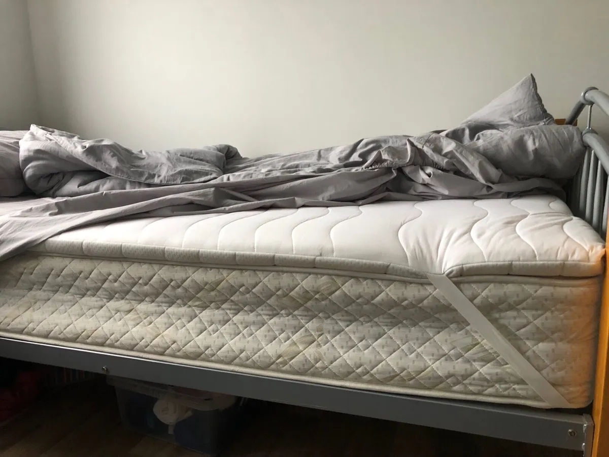 Single bed, mattress & topper - Image 3