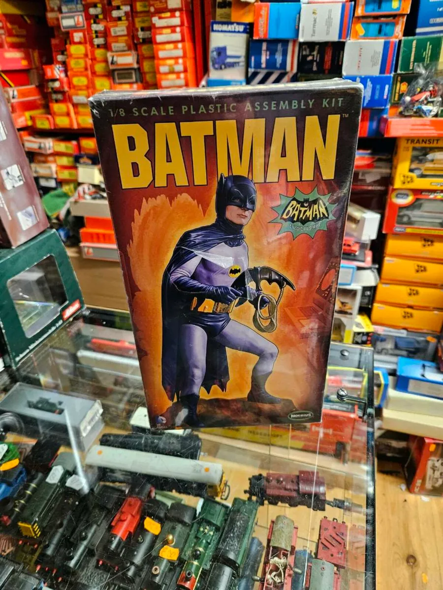 Airfix Moebus Batman Figure Kit - Image 1