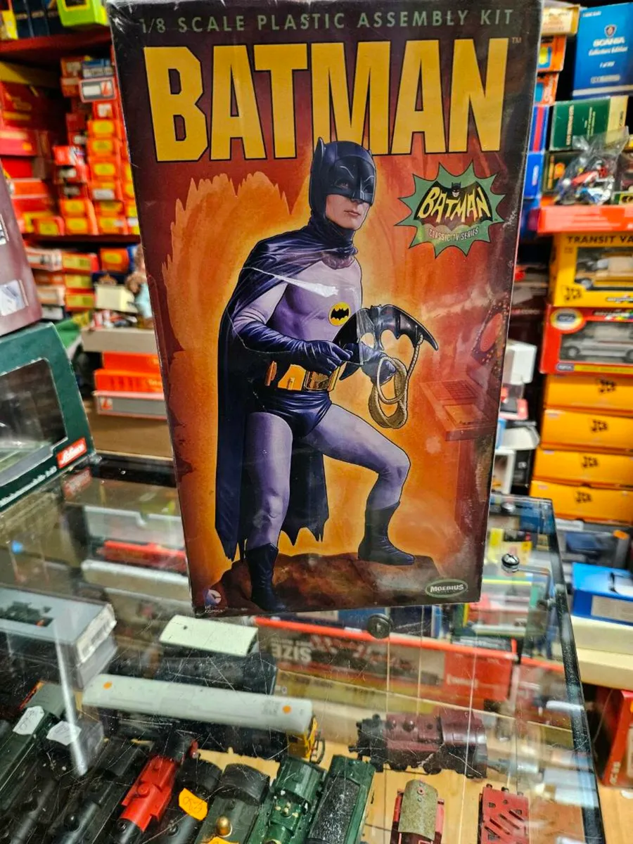 Airfix Moebus Batman Figure Kit - Image 2