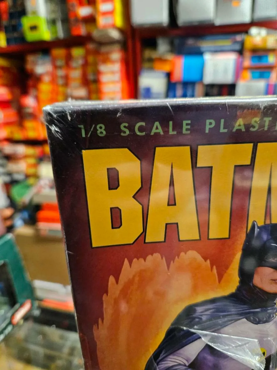 Airfix Moebus Batman Figure Kit - Image 3