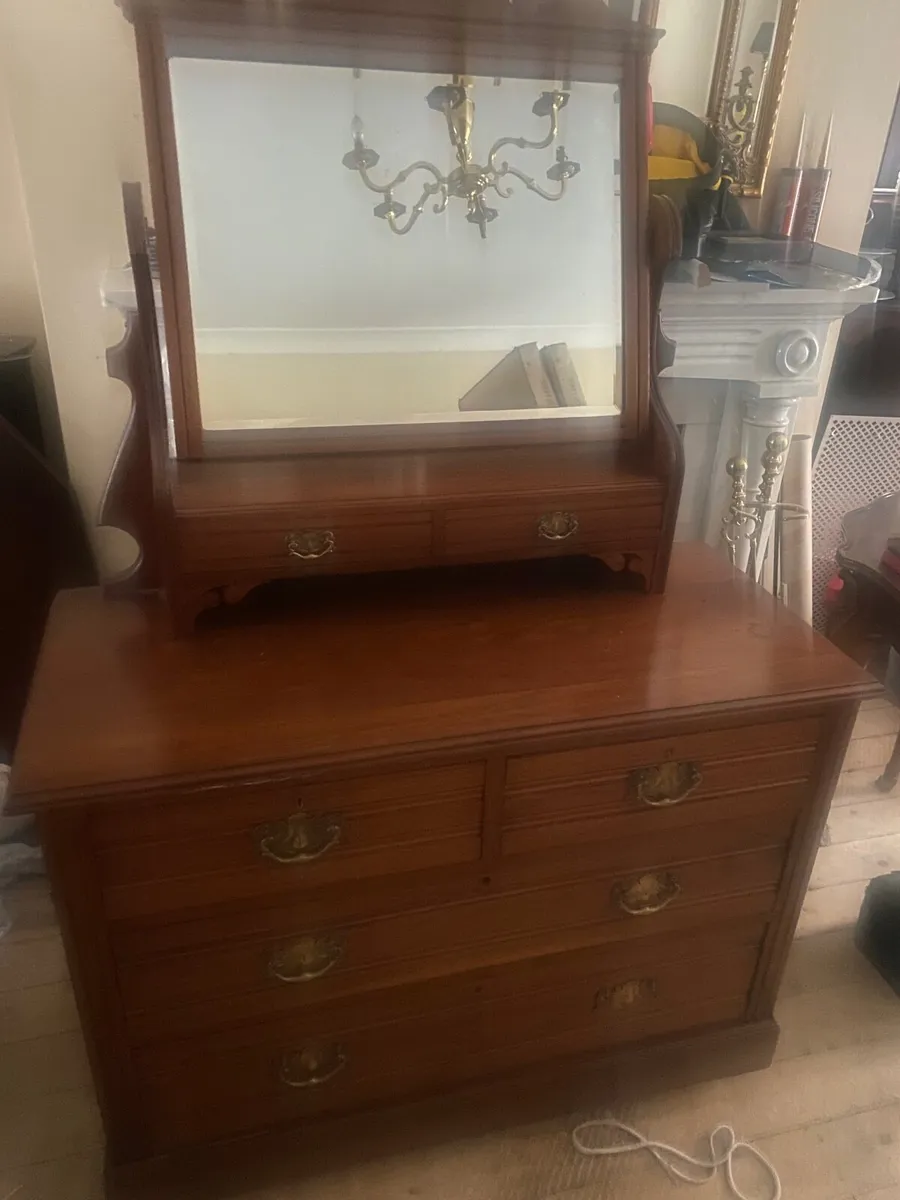 VICTORIAN MAHOGANY DRESSING TABLE