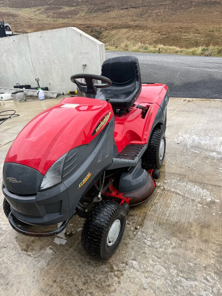Castle garden lawnmower - Image 1