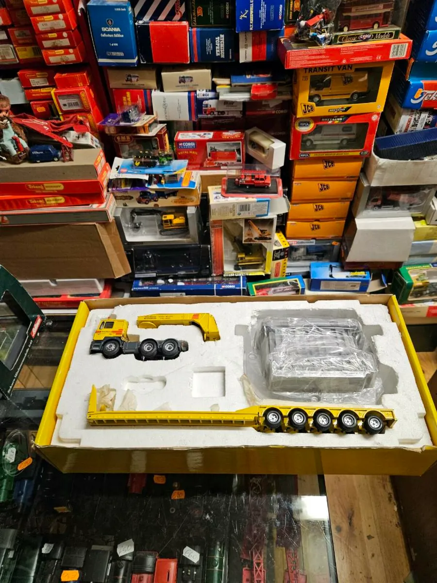 Corgi MAN Tractor Unit and King Trailer Load - Image 1