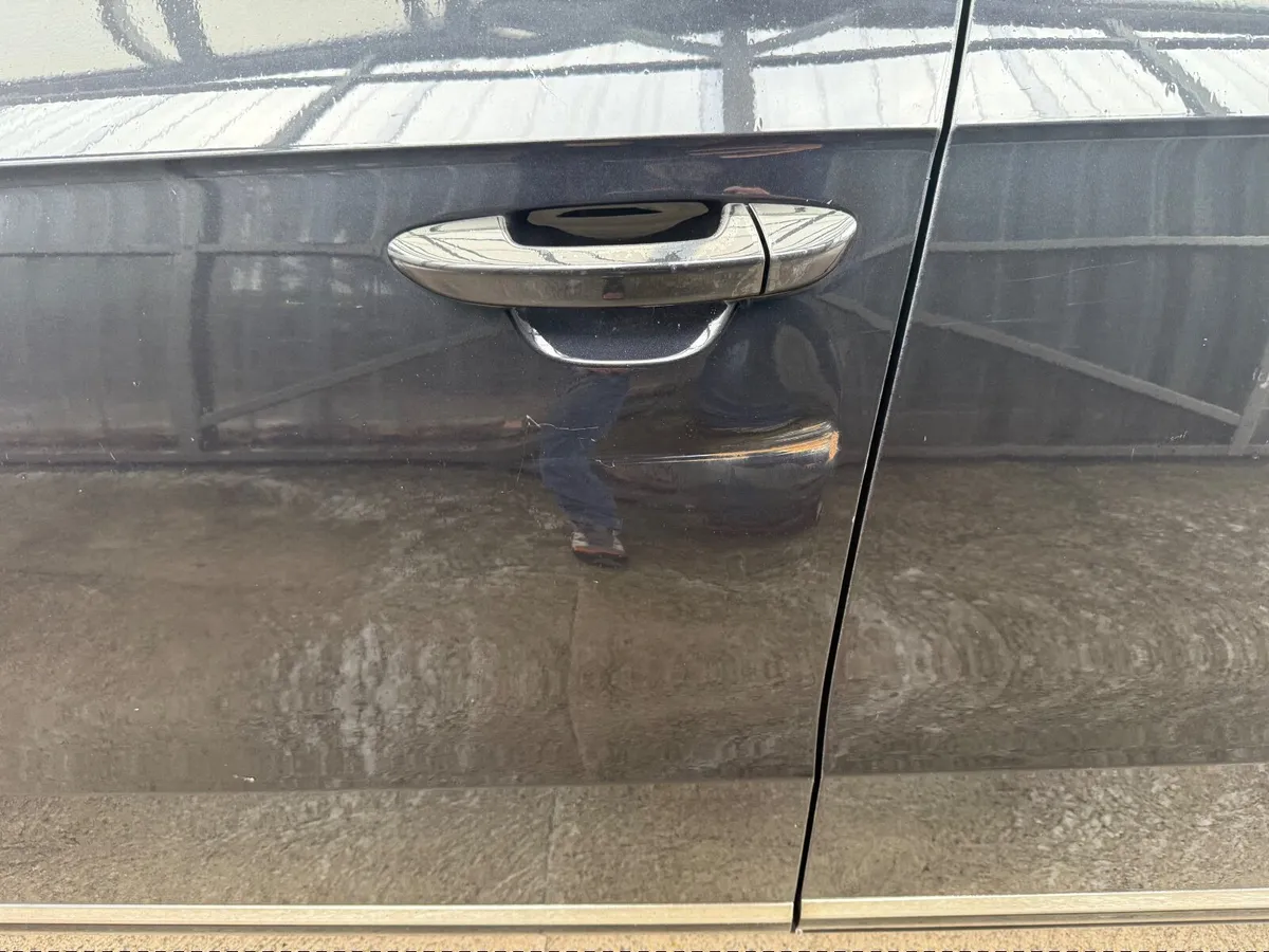 Volkswagen Passat 2011 - Image 4