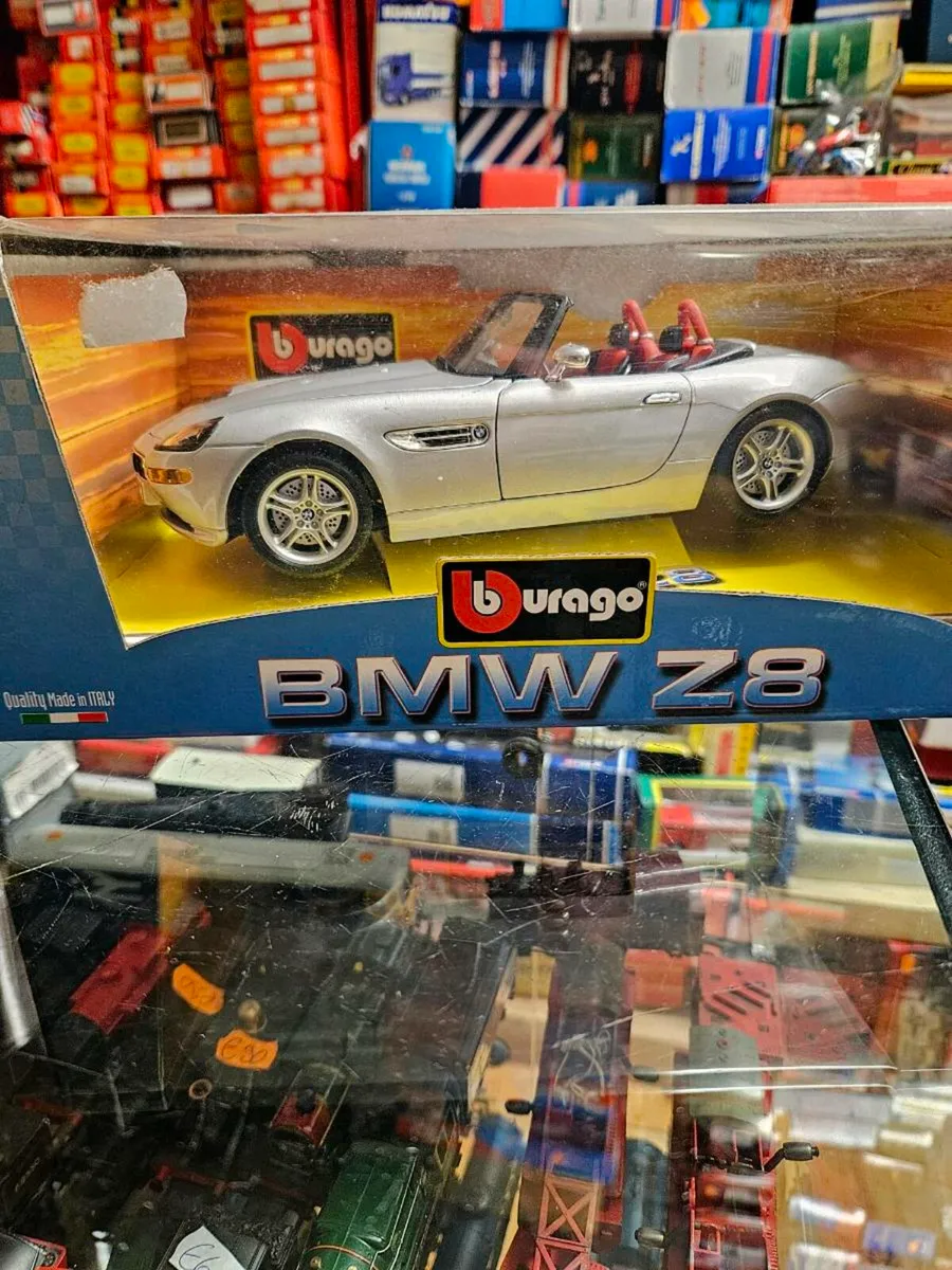 Corgi Burago BMW Z8 1.18 - Image 2