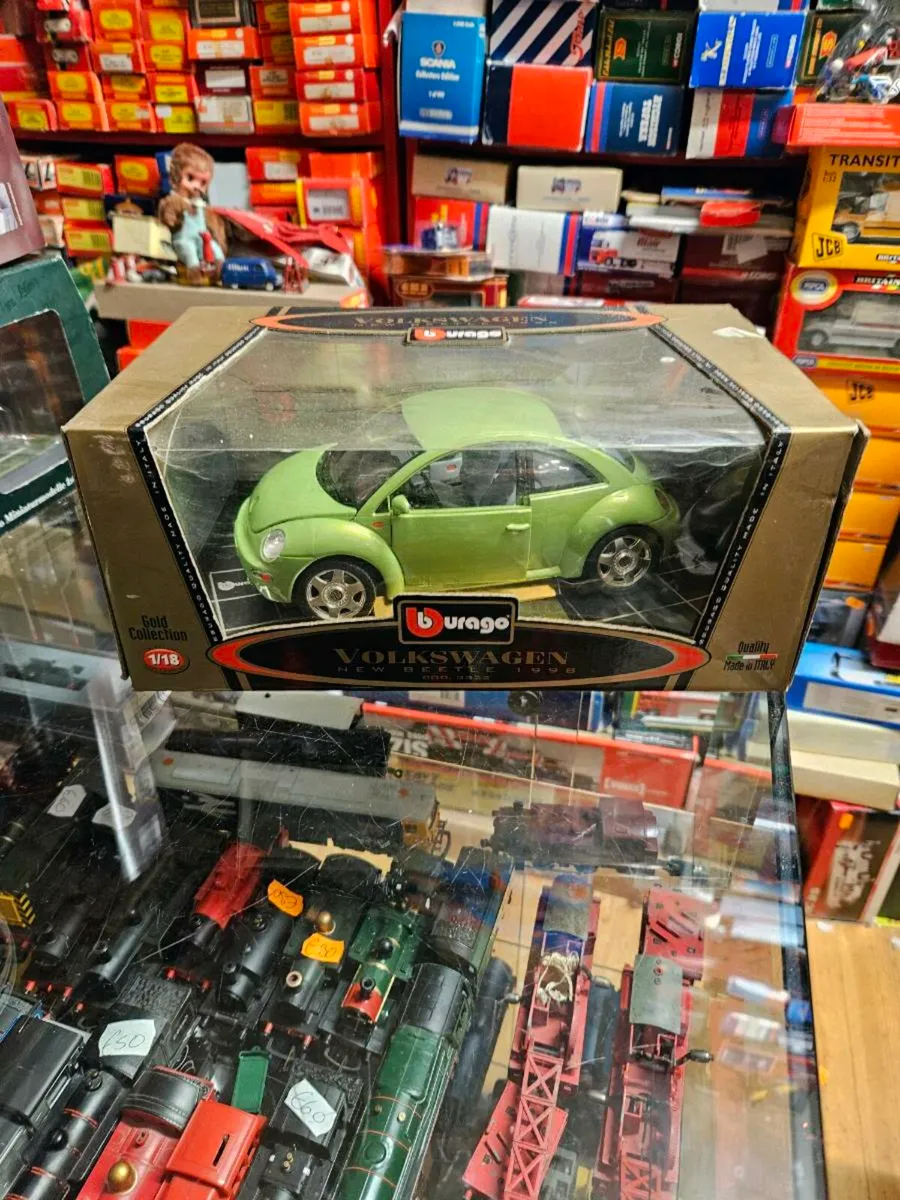 Corgi Burago VW Beetle 1.18 - Image 1