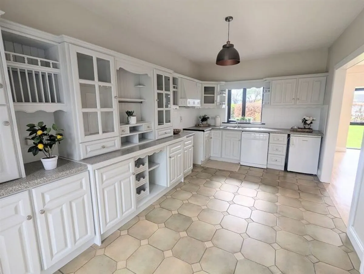 Second Kitchen for Sale - Image 2
