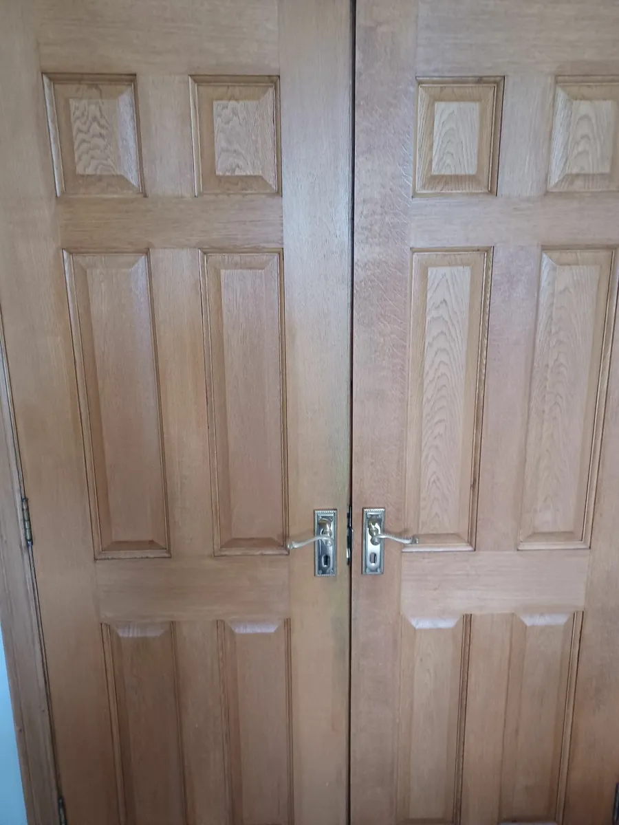 Solid oak internal doors (pair) - Image 1