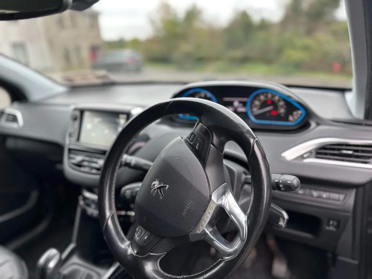 Peugeot 2008 SUV - Image 3