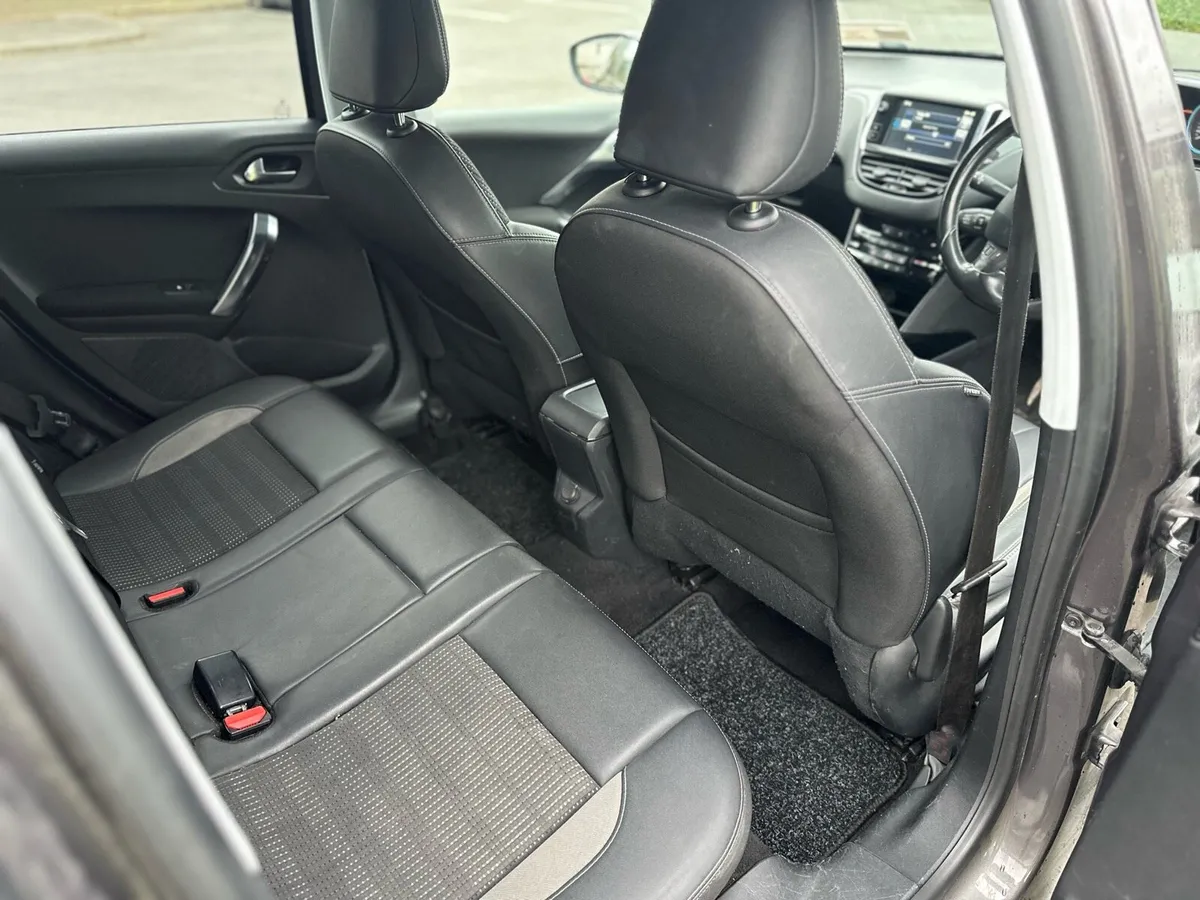 Peugeot 2008 SUV - Image 4