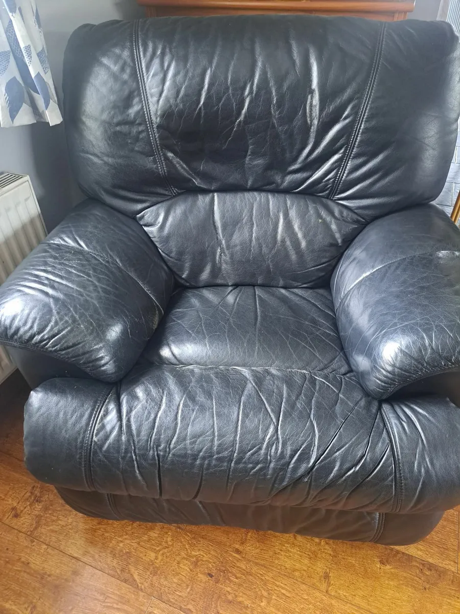 Leather couch and recliner chair - Image 3