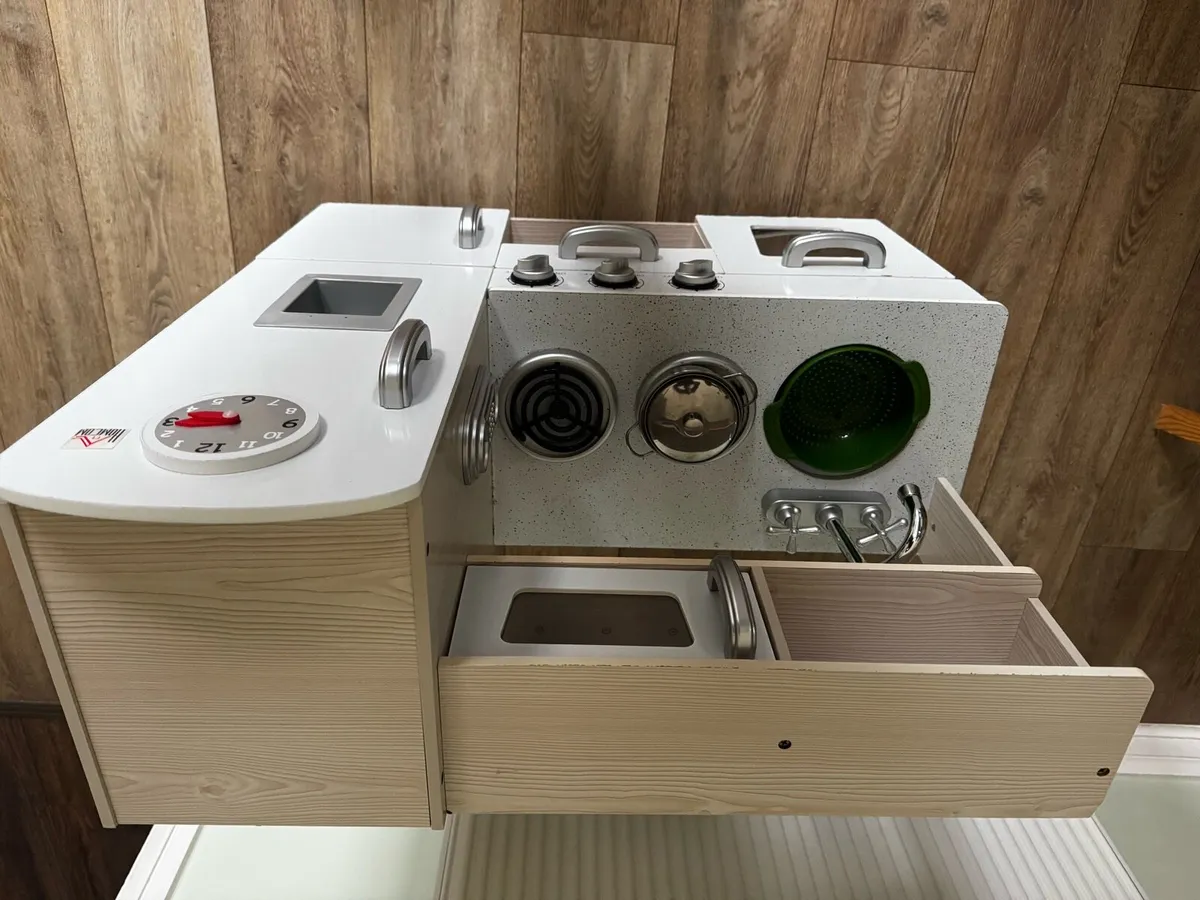 Kid's Kitchen - Image 1