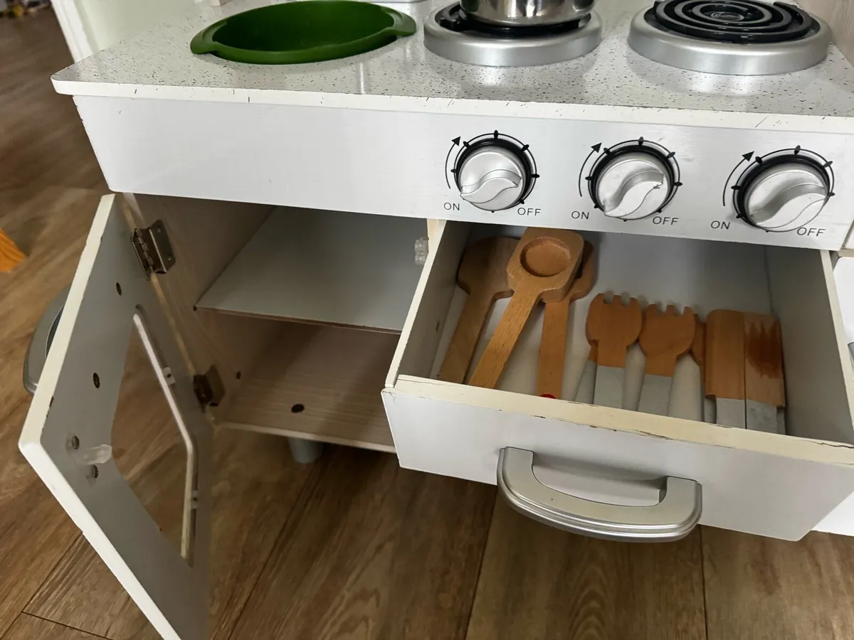 Kid's Kitchen - Image 3