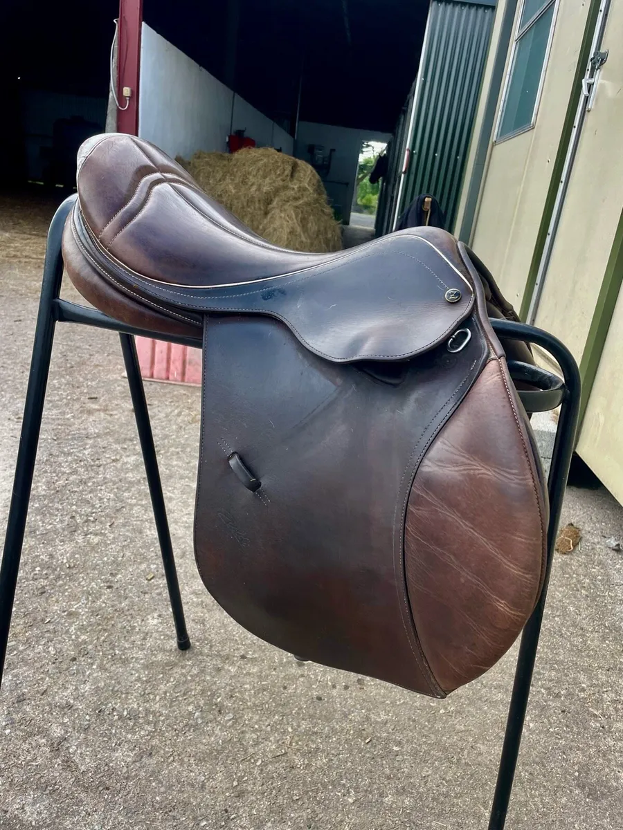 Zaldi 17inch Medium Width - Image 1