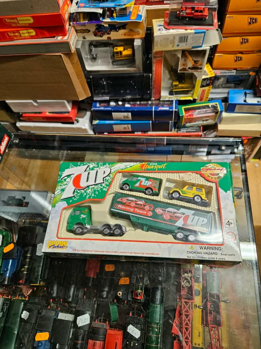 Corgi 7up Set - Image 1